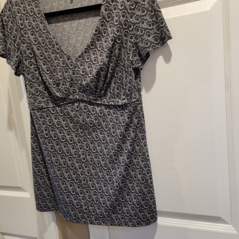 Daisy Fuentes V neck